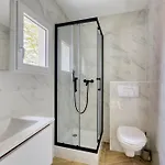 Bright Modern Just Minutes From Paris *