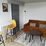 Bright Modern Just Minutes From Paris Lägenhet
