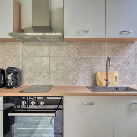Bright Modern Just Minutes From Paris *