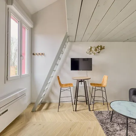 Bright Modern Just Minutes From Paris Issy-les-Moulineaux