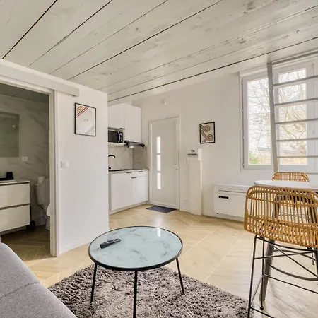 Bright Modern Just Minutes From Paris Issy-les-Moulineaux