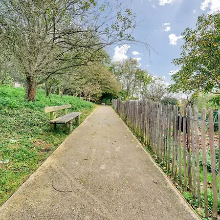 Bright Modern Just Minutes From Paris