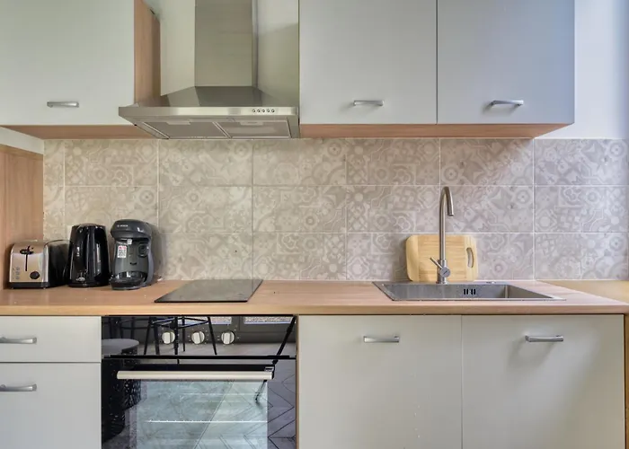 Bright Modern Just Minutes From Paris *