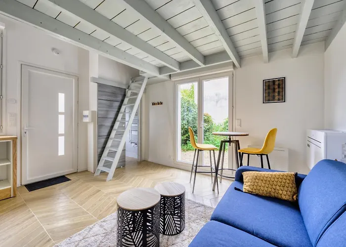 Bright Modern Just Minutes From Paris