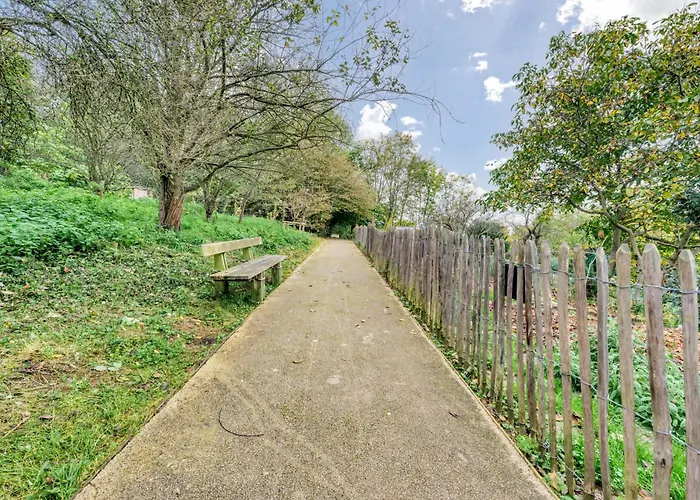 Bright Modern Just Minutes From Paris